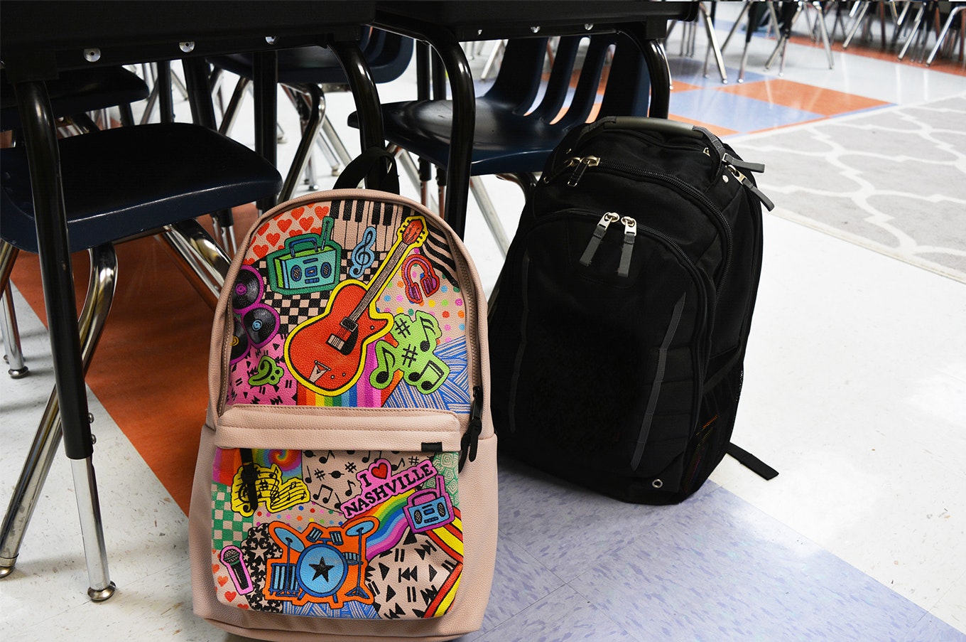 SACS À DOS PERSONNALISÉS AVEC SHARPIE SACS À DOS PERSONNALISÉS AVEC SHARPIE